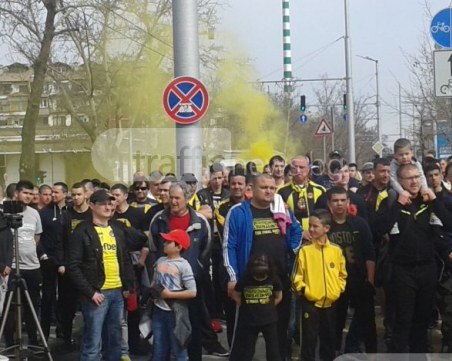 Стотици фенове на Ботев си поискаха Колежа ВИДЕО