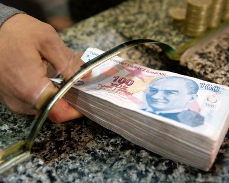 Турската лира се срина рекордно