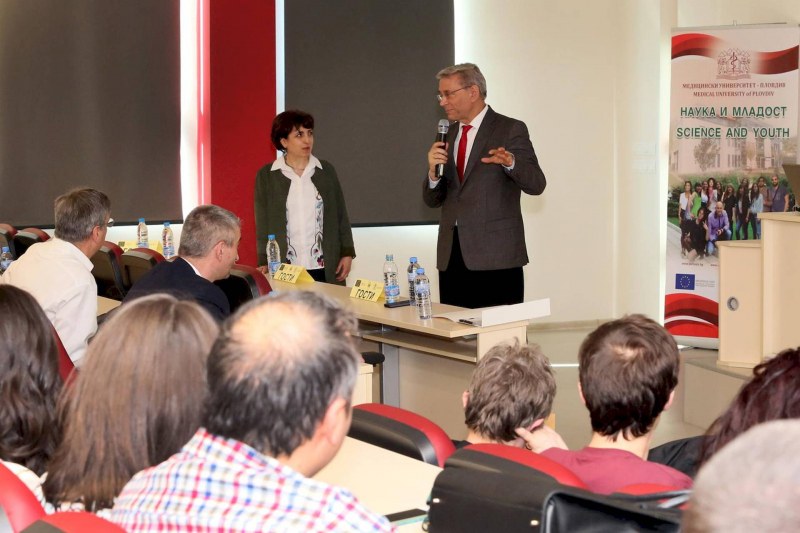 Млади учени представиха нови открития в Пловдив