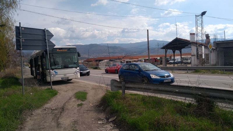Пловдивчани звънят на 112, автобуси ги стовариха на Околовръстното СНИМКИ