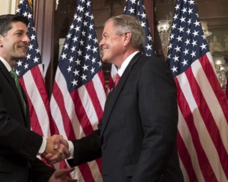 Американски конгресмен извади зареден пистолет в ресторант