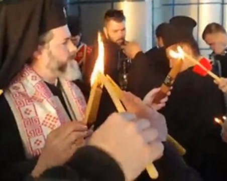 Благодатният огън вече е в България!