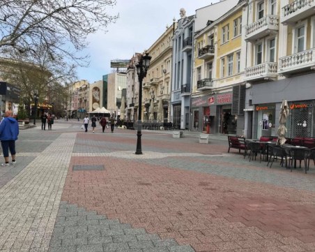 Главната пустее, туристи се наслаждават на спящия Пловдив СНИМКИ