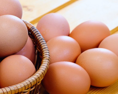 Как да сварите великденските яйца без те да се напукат