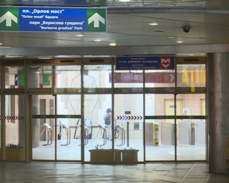 Мъж падна на релсите на метрото в София