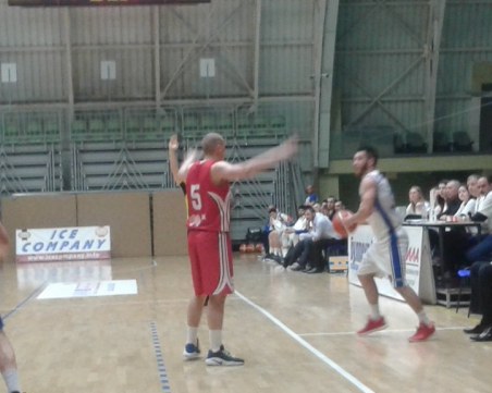 Вижте невероятния кош на Адриян Секулов от Академик Бултекс 99 ВИДЕО