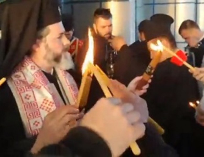 Благодатният огън вече е в България!