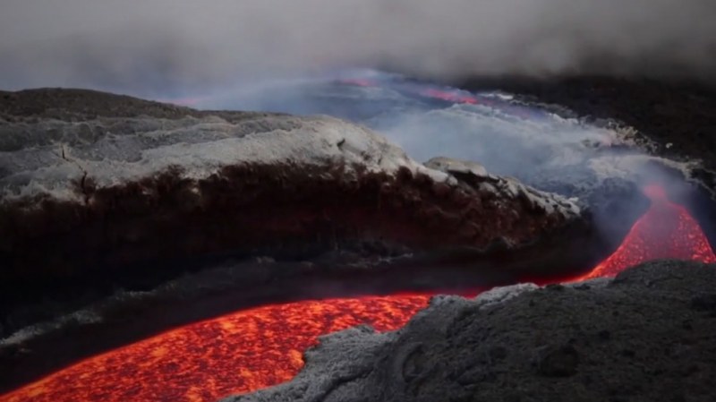 Вулканът Етна бавно, но сигурно се плъзга към Средиземно море