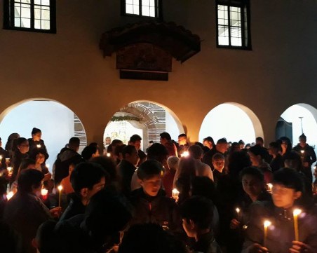 Брезовци празнуват Великден в църква на почти два века СНИМКИ