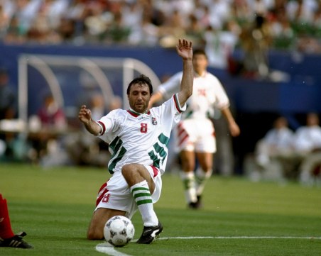 Огромно признание за Стоичков в родината на футбола ВИДЕО