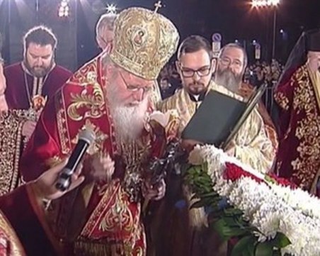 Патриарх Неофит: Нека светлината на Възкресението не угасва в сърцата ни