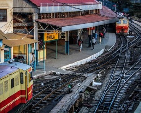 Претъпкан влак измина 12 километра на заден без локомотив