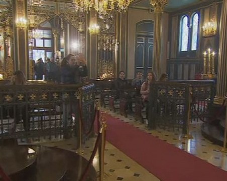 Желязната църква в Истанбул посрещна хиляди вярващи