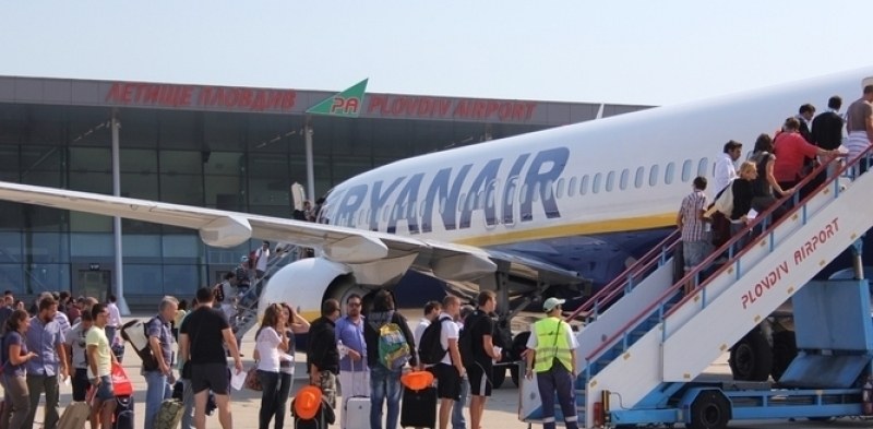 Бурята отмени два полета от Пловдив, куп перипетии за пътниците