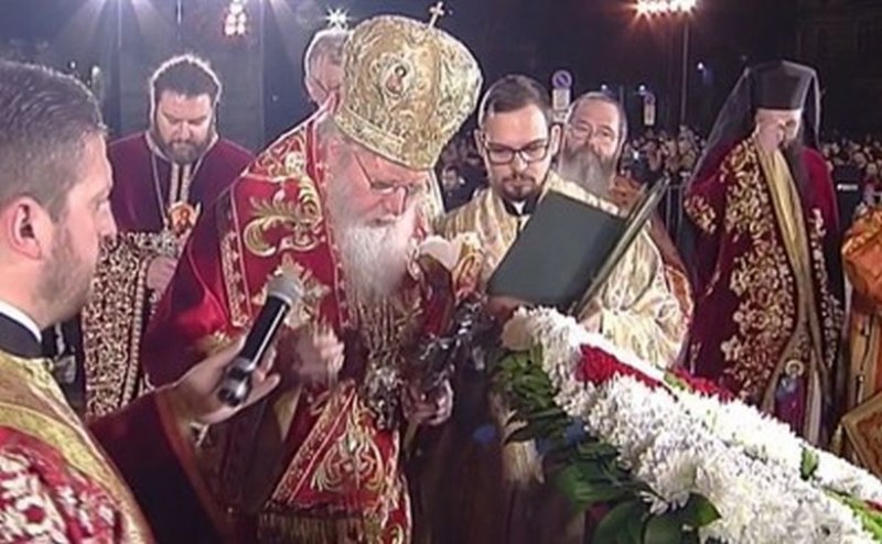 Патриарх Неофит: Нека светлината на Възкресението не угасва в сърцата ни