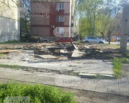 Зеленина вместо изгоряла постройка! Премахнаха една от грозотиите в Кършияка СНИМКИ