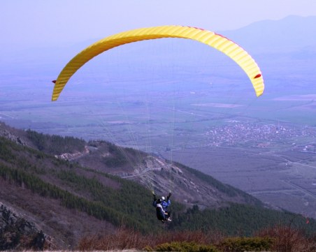 Чужденец пострада с парапланер край Сопот