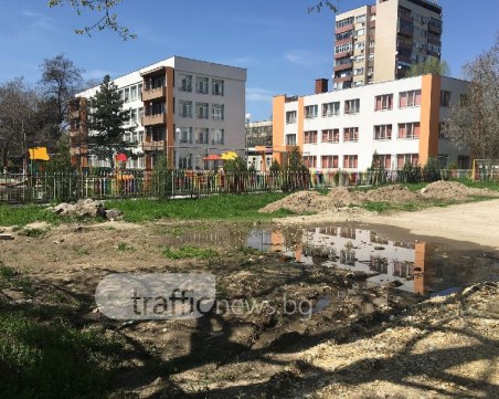 Игрище в Гагарин се сдоби с препятствия, децата останаха с пръст в уста СНИМКИ