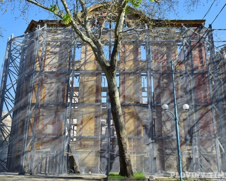 Изкорубените складове на Кудоглу стават жилищна сграда