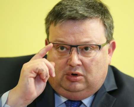 Изпратиха съмнителен пакет за Цацаров в Съдебната палата