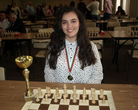 Пловдивчанката Вики отказа конкуренцията с три титли от държавните първенства