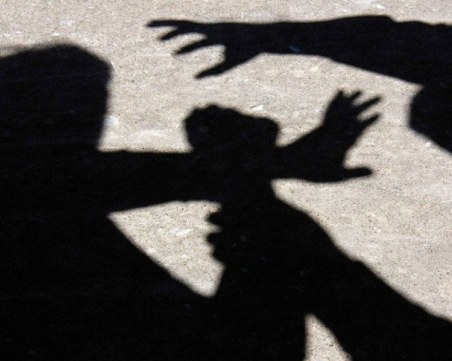 Затворник в отпуск нападна и ограби 37-годишна жена