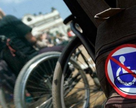 Десетки хора с увреждания от Пловдив се включват в националния протест