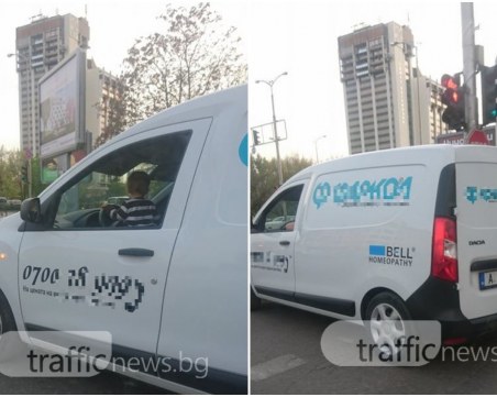 Дете зад волана в Пловдив! Малчуган подкара автомобил СНИМКИ