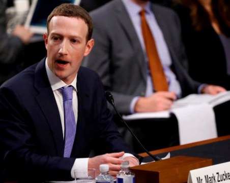 Facebook наема 20 000 души, за да се справи с проблемите с личните данни