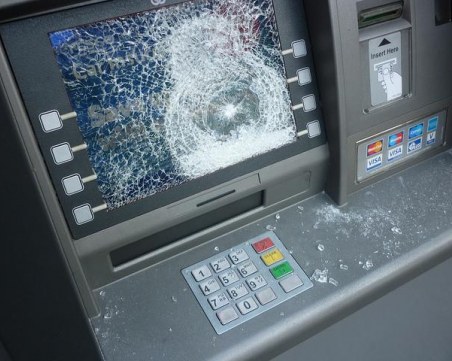 Мъж потроши банкомат в Първомай