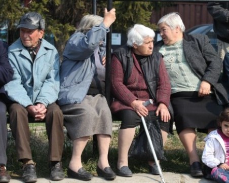Първите “втори“ пенсии ще са по... 30 лева