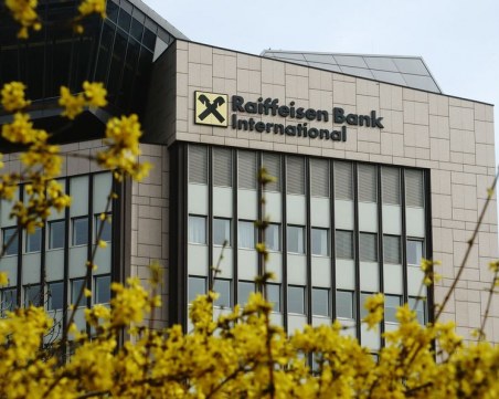 Райфайзен банк напуска Полша, продава бизнеса си за близо 1 милиард долара