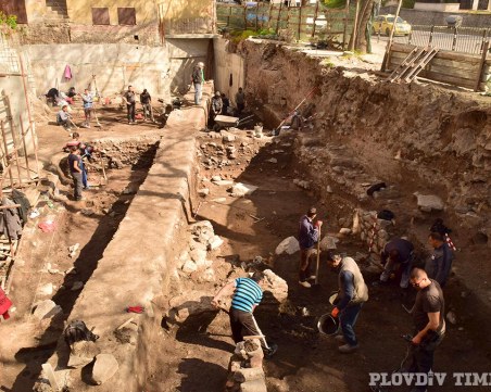 Уникална средновековна чиния от Египет откриха археолози в Пловдив СНИМКИ