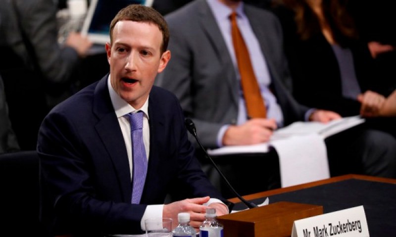 Facebook наема 20 000 души, за да се справи с проблемите с личните данни