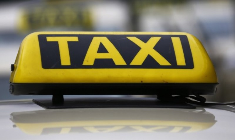 Трима албанци пребиха таксиметров шофьор