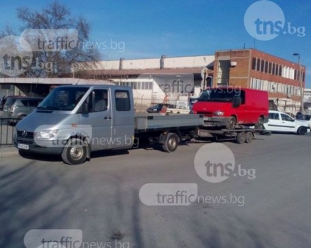 Кола блъсна дете пред КАТ–Пловдив, момичето изскочило внезапно на шосето