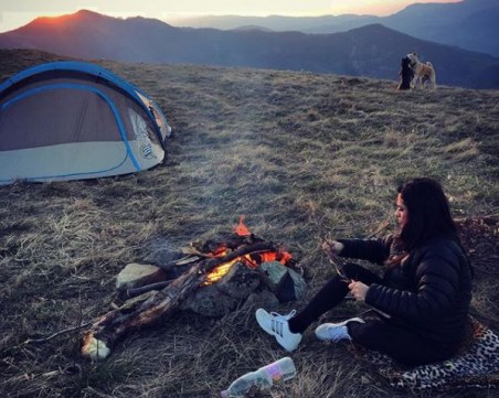 Преслава и Павел се насладиха на романтична вечер под звездите, нощуваха в палатка