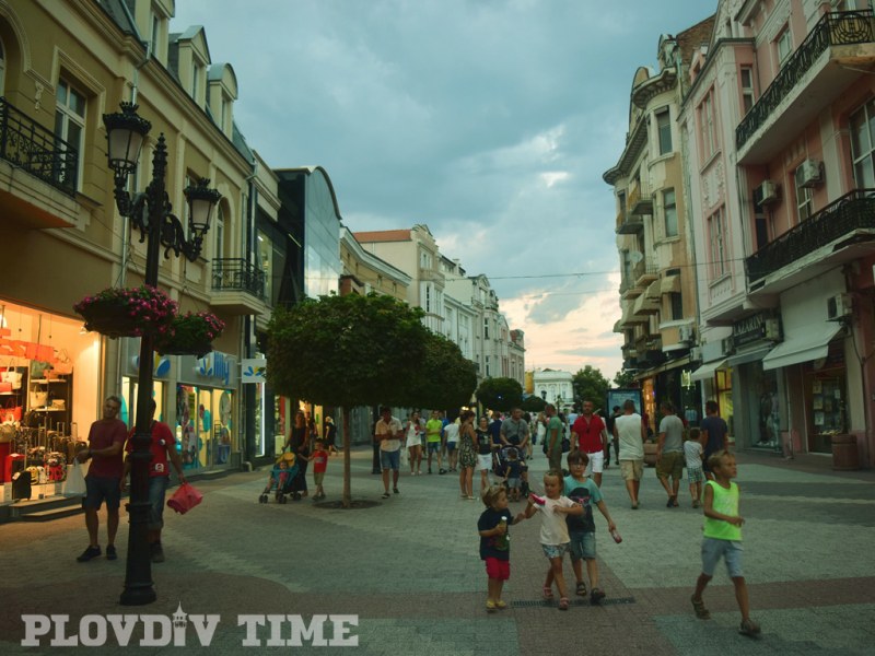Топим се с 50 хиляди годишно: Пловдив надминат по раждаемост от Сливен