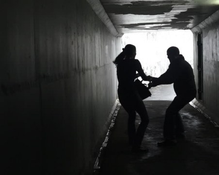 Апаши дебнат пенсионери пред болници и гари