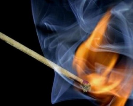 Мъж се заля с бензин и се запали