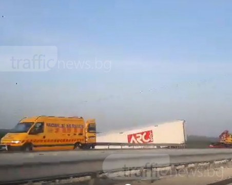 Нов инцидент: Тир се обърна на магистрала “Марица“ ВИДЕО