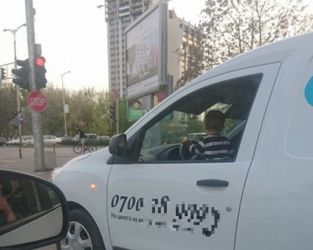 След публикация в TrafficNews: Наказаха шофьора, возил дете в скута си