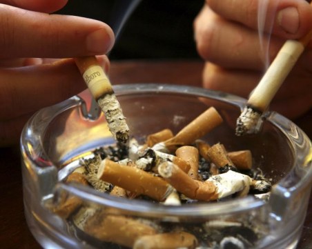 Цигарите обратно в заведенията! Нов закон иска да върне дима в закрити площи