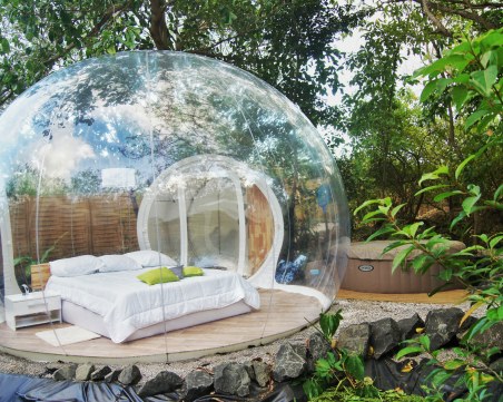 Хотел предлага прозрачни балони вместо стаи СНИМКИ