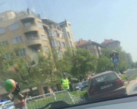 Кола се заби в мантинелата на бул. Княгиня Мария Луиза в Пловдив