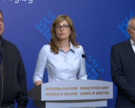 Захариева: България знаеше от дни, че ще има военен удар в Сирия, Русия - също