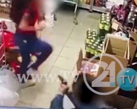 Застреляха продавачка, жената се бори за живота си ВИДЕО