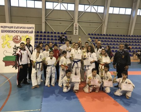 Малките каратеки от “Тракия“ грабнаха 12 медала от Националните първенства