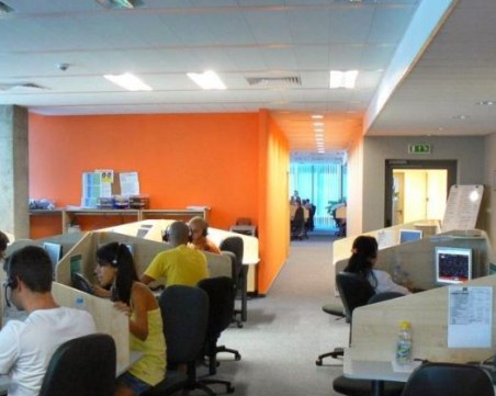 Студенти се натискат за работа в колцентровете заради високите заплати и нощния труд