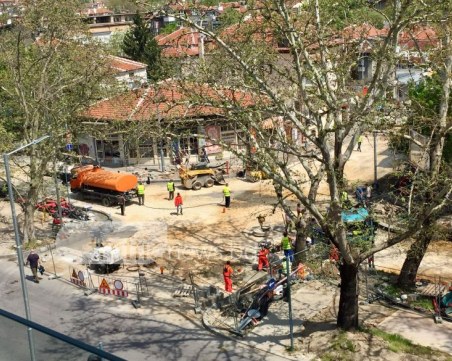 През кръстовището на 